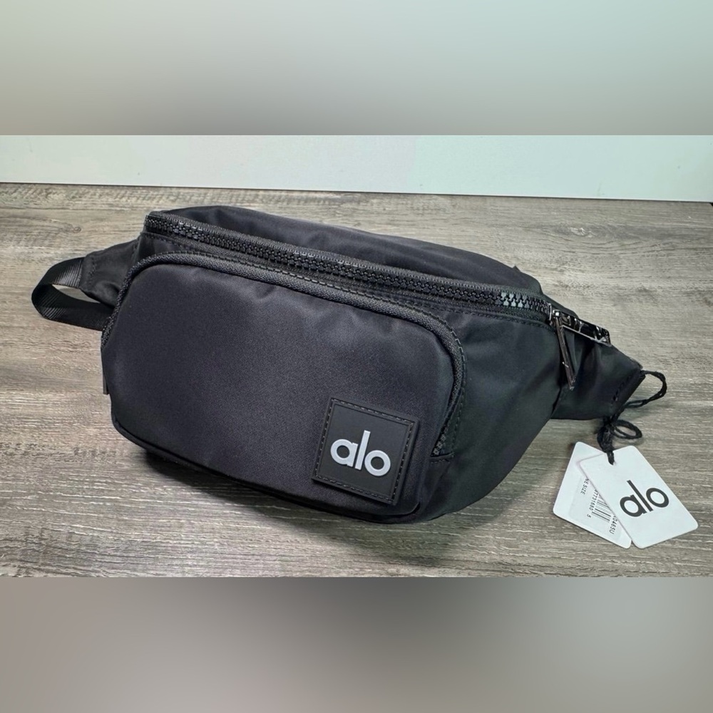 ALO Yoga Black Crossbody Fanny Pack